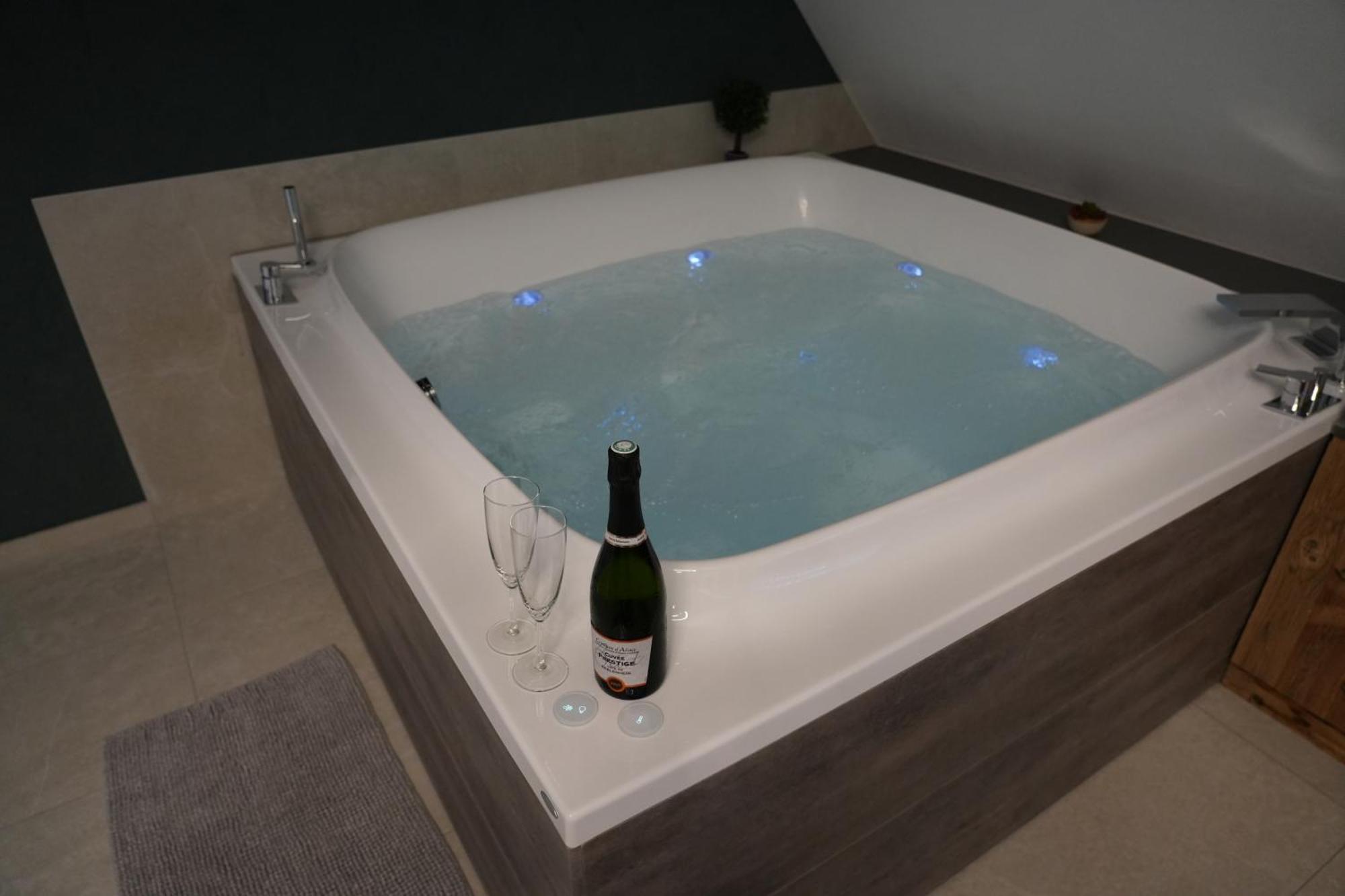 Gite Spa L'Atelier Emile - Spa Privatif - 5 Min Colmar Sainte-Croix-en-Plaine Bilik gambar